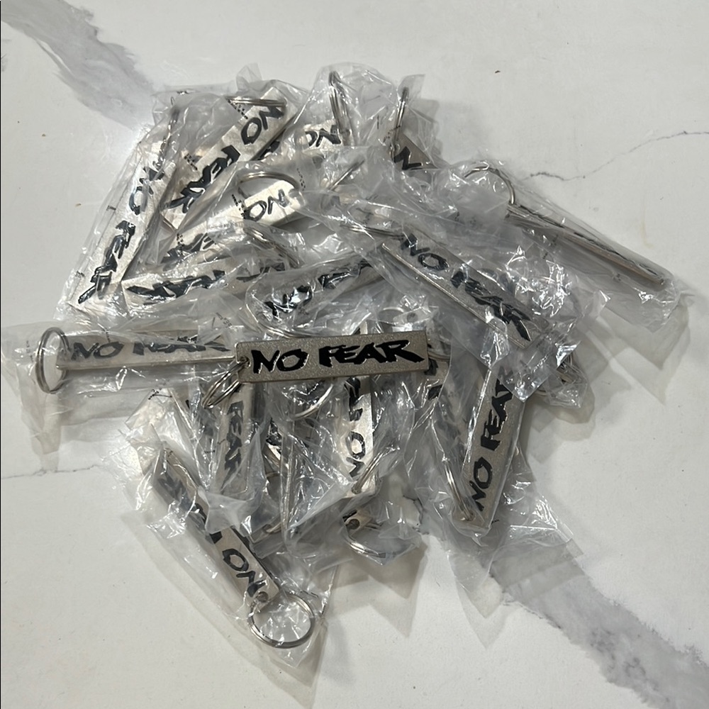 Silver Keychain with 'No Fear' 25 pcs